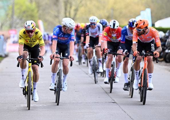 Belgian Wout van Aert and Dutch Tibor Del Grosso of Alpecin-Premier Tech pictured in action during the men elite race of the Dwars Door Vlaanderen cycling event, 184,6km from Roeselare to Waregem, Wednesday 01 April 2026. POOLxTOMASxSISK  x169505453x