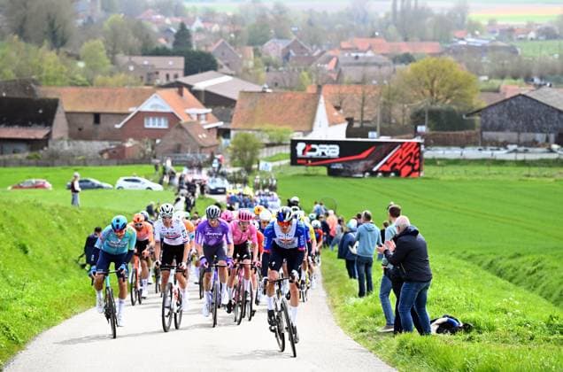 The pack of riders pictured in action during the men elite race of the Dwars Door Vlaanderen cycling event, 184,6km from Roeselare to Waregem, Wednesday 01 April 2026. POOLxTOMASxSISK  x169505638x