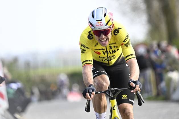 Belgian Wout van Aert of Team Visma-Lease a Bike pictured in action during the men elite race of the Dwars Door Vlaanderen cycling event, 184,6km from Roeselare to Waregem, Wednesday 01 April 2026. JASPERxJACOBS  x169505794x
