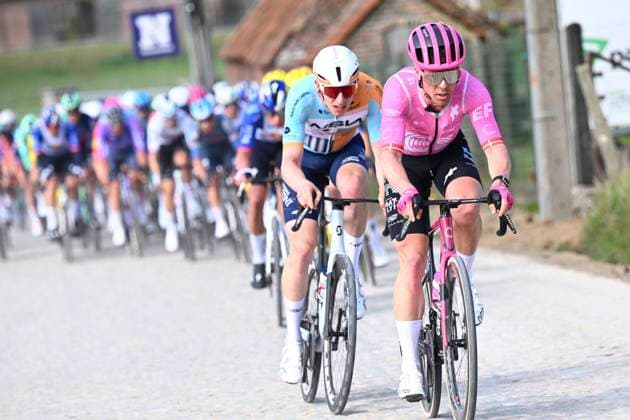 Dwars door Vlaanderen 2026 Cycling Race WAREGEM, BELGIUM - APRIL 01 : rider of team EF Education-EasyPost during the 80th edition of Dwars door Vlaanderen an UCI World Tour 1.UWT one day cycling road race for Men Elite of 184 km with start in Roeselare and finish in Waregem on April 1, 2026 in Waregem, Belgium, 01 04 2026 ( Motordriver Kenny Verfaillie - Waregem Belgium  Copyright: xTomasxSiskx