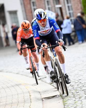 Belgian Florian Vermeersch of UAE Team Emirates-XRG, Italian Filippo Ganna of INEOS Grenadiers and New Zealander Laurence Pithie of Red Bull-BORA-hansgrohe pictured in action during the men elite race of the Dwars Door Vlaanderen cycling event, 184,6km from Roeselare to Waregem, Wednesday 01 April 2026. POOLxTOMASxSISK  x169507641x