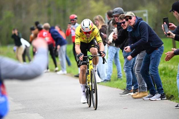 Dwars door Vlaanderen 2026 Cycling Race WAREGEM, BELGIUM - APRIL 01 : Van Aert Wout (BEL) of Team Visma Lease a Bike during the 80th edition of Dwars door Vlaanderen an UCI World Tour 1.UWT one day cycling road race for Men Elite of 184 km with start in Roeselare and finish in Waregem on April 1, 2026 in Waregem, Belgium, 01 04 2026 ( Motordriver Kenny Verfaillie - Waregem Belgium  Copyright: xTomasxSiskx