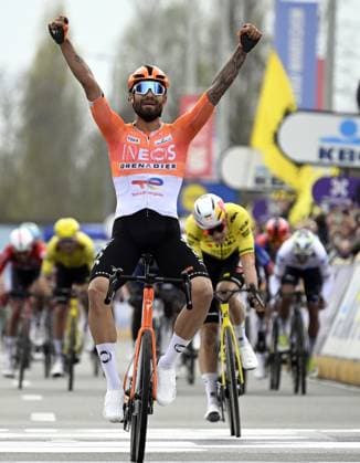 Italian Filippo Ganna of INEOS Grenadiers celebrates after winning the men elite race of the Dwars Door Vlaanderen cycling event, 184,6km from Roeselare to Waregem, Wednesday 01 April 2026. TOM GOYVAERTS TomxGoyvaerts  x169508381x