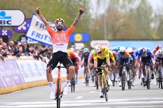 Dwars door Vlaanderen 2026 Cycling Race WAREGEM, BELGIUM - APRIL 01 : Ganna Filippo (ITA) of INEOS Grenadiers wins, second place for Van Aert Wout (BEL) of Team Visma Lease a Bike during the 80th edition of Dwars door Vlaanderen an UCI World Tour 1.UWT one day cycling road race for Men Elite of 184 km with start in Roeselare and finish in Waregem on April 1, 2026 in Waregem, Belgium, 01 04 2026 ( Motordriver Kenny Verfaillie - Waregem Belgium  Copyright: xTomasxSiskx