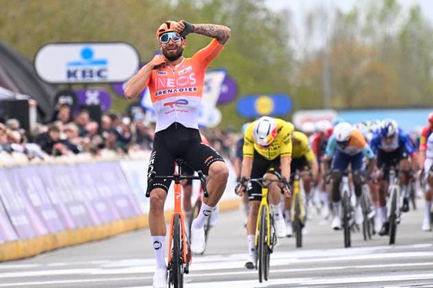 Dwars door Vlaanderen 2026 Cycling Race WAREGEM, BELGIUM - APRIL 01 : Ganna Filippo (ITA) of INEOS Grenadiers wins, second place for Van Aert Wout (BEL) of Team Visma Lease a Bike during the 80th edition of Dwars door Vlaanderen an UCI World Tour 1.UWT one day cycling road race for Men Elite of 184 km with start in Roeselare and finish in Waregem on April 1, 2026 in Waregem, Belgium, 01 04 2026 ( Motordriver Kenny Verfaillie - Waregem Belgium  Copyright: xTomasxSiskx