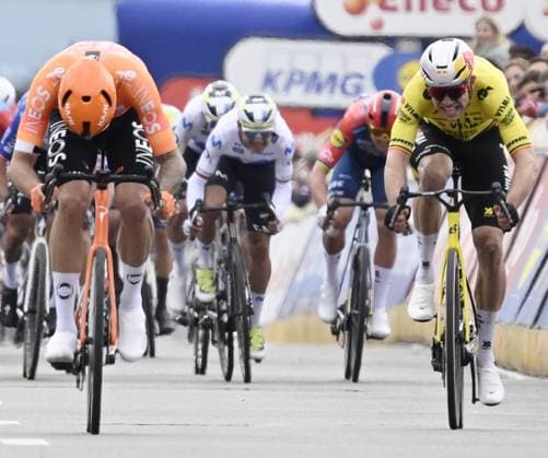 Italian Filippo Ganna of INEOS Grenadiers and Belgian Wout van Aert of Team Visma-Lease a Bike sprint to the finish of the men elite race of the Dwars Door Vlaanderen cycling event, 184,6km from Roeselare to Waregem, Wednesday 01 April 2026. TOM GOYVAERTS TomxGoyvaerts  x169508688x