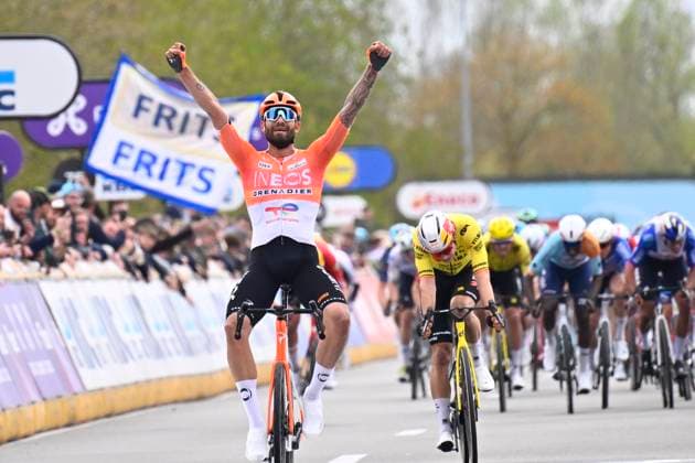 Dwars door Vlaanderen 2026 Cycling Race WAREGEM, BELGIUM - APRIL 01 : Ganna Filippo (ITA) of INEOS Grenadiers wins, second place for Van Aert Wout (BEL) of Team Visma Lease a Bike during the 80th edition of Dwars door Vlaanderen an UCI World Tour 1.UWT one day cycling road race for Men Elite of 184 km with start in Roeselare and finish in Waregem on April 1, 2026 in Waregem, Belgium, 01 04 2026 ( Motordriver Kenny Verfaillie - Waregem Belgium  Copyright: xTomasxSiskx