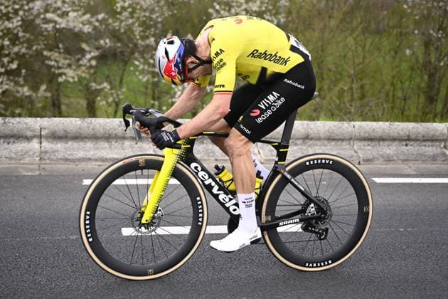 Belgian Wout van Aert pictured in action during the men elite race of the Dwars Door Vlaanderen cycling event, 184,6km from Roeselare to Waregem, Wednesday 01 April 2026. POOLxTOMASxSISK  x169508859x
