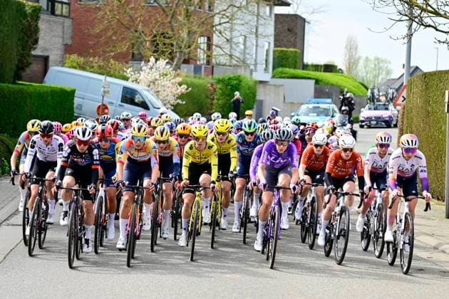 Dwars door Vlaanderen Women 2026 Cycling Race WAREGEM, BELGIUM - APRIL 01 : illustration picture peloton during the 80th edition of Dwars door Vlaanderen Women an UCI Women s World Tour 1.WWT one day cycling road race for Men Elite of 128 km with start in Waregem and finish in Waregem on April 1, 2026 in Waregem, Belgium, 01 04 2026 ( Motordriver Serge Seynaeve - Waregem Belgium  Copyright: xJanxDexMeuleneirx