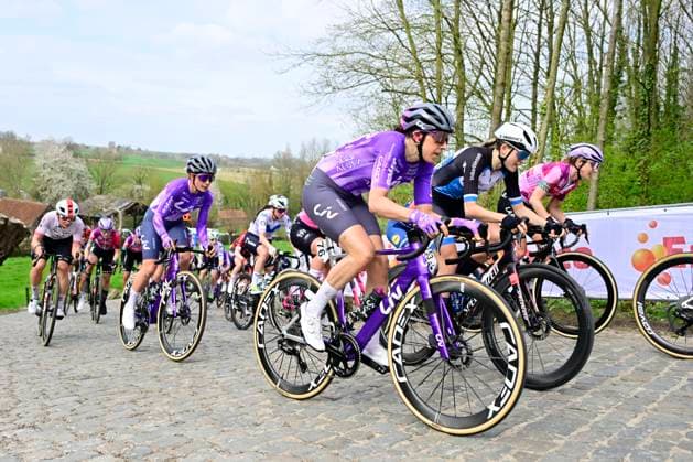 Dwars door Vlaanderen Women 2026 Cycling Race WAREGEM, BELGIUM - APRIL 01 : Ton Quinty (NED) of Liv AlUla Jayco during the 80th edition of Dwars door Vlaanderen Women an UCI Women s World Tour 1.WWT one day cycling road race for Men Elite of 128 km with start in Waregem and finish in Waregem on April 1, 2026 in Waregem, Belgium, 01 04 2026 ( Motordriver Serge Seynaeve - Waregem Belgium  Copyright: xJanxDexMeuleneirx