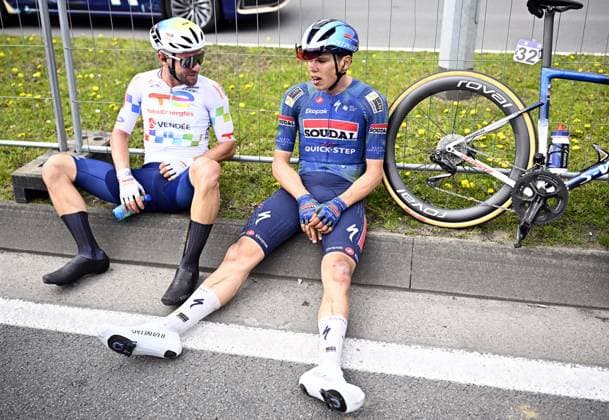 French Paul Magnier of Soudal Quick-Step (R) reacts after the men elite race of the Dwars Door Vlaanderen cycling event, 184,6km from Roeselare to Waregem, Wednesday 01 April 2026. JASPERxJACOBS  x169509313x