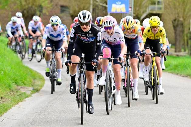 Dwars door Vlaanderen Women 2026 Cycling Race WAREGEM, BELGIUM - APRIL 01 : rider of FDJ United - SUEZ during the 80th edition of Dwars door Vlaanderen Women an UCI Women s World Tour 1.WWT one day cycling road race for Men Elite of 128 km with start in Waregem and finish in Waregem on April 1, 2026 in Waregem, Belgium, 01 04 2026 ( Motordriver Serge Seynaeve - Waregem Belgium  Copyright: xJanxDexMeuleneirx