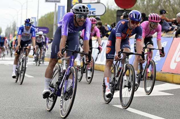 Belgian Dries De Bondt of Team Jayco-AIUIa pictured in action during the men elite race of the Dwars Door Vlaanderen cycling event, 184,6km from Roeselare to Waregem, Wednesday 01 April 2026. TOM GOYVAERTS TomxGoyvaerts  x169509651x