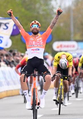 Dwars door Vlaanderen 2026 Cycling Race WAREGEM, BELGIUM - APRIL 01 : Ganna Filippo (ITA) of INEOS Grenadiers wins, second place for Van Aert Wout (BEL) of Team Visma Lease a Bike during the 80th edition of Dwars door Vlaanderen an UCI World Tour 1.UWT one day cycling road race for Men Elite of 184 km with start in Roeselare and finish in Waregem on April 1, 2026 in Waregem, Belgium, 01 04 2026 ( Motordriver Kenny Verfaillie - Waregem Belgium  Copyright: xTomasxSiskx