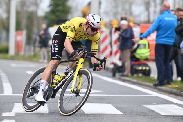 01-04-2026 Dwars Door Vlaanderen; 2026, Visma - Lease A Bike; Van Aert, Wout; Waregem; 