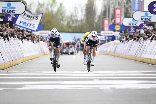 Swiss Marlen Reusser of Movistar Team, Dutch Lieke Nooijen of Team Visma-Lease a Bike and Dutch Demi Vollering of FDJ United-SUEZ cross the finish line of the women elite race of the Dwars Door Vlaanderen cycling event, 128,9km from Roeselare to Waregem, Wednesday 01 April 2026. TOM GOYVAERTS TomxGoyvaerts  x169521724x