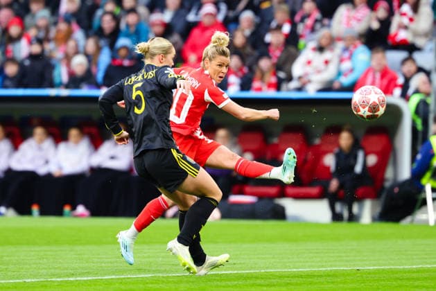 Linda Dallmann 10, FC Bayern München and Hanna Lundkvist 5, Manchester United during the match between FC Bayern München v Manchester United, Soccer, Women, UEFA Womens Champions League, 2025 2026, Matchday 8 Quarter Final on 01 04 2026 in Munich, Allianz Arena Bayern Germany