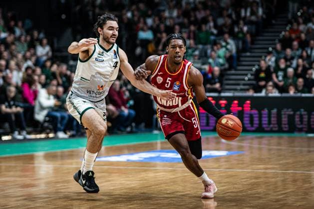 Marcus Carr Fitness First Wuerzburg Baskets in duel with Clayton Guillozet Gladiators Trier , Vet Concept Gladiators Trier vs Fitness First Wuerzburg Baskets, Basketball, easyCredit BBL, Matchday 27, Season 2025 2026, 01 04 2026 Vet Concept Gladiators Trier vs Fitness First Wuerzburg Baskets, Basketball, easyCredit BBL, Matchday 27, Season 2025 2026, 01 04 2026 Copyright: xEibner-Pressefoto AlexanderxNeisx EP_ANS
