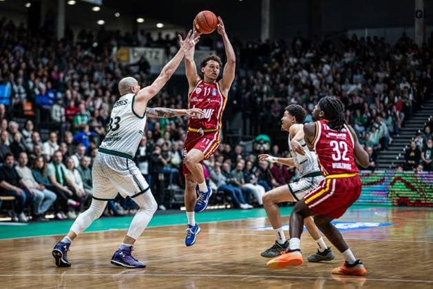 Brae Ivey Fitness First Wuerzburg Baskets in duel with Maik Zirbes Gladiators Trier , Vet Concept Gladiators Trier vs Fitness First Wuerzburg Baskets, Basketball, easyCredit BBL, Matchday 27, Season 2025 2026, 01 04 2026 Vet Concept Gladiators Trier vs Fitness First Wuerzburg Baskets, Basketball, easyCredit BBL, Matchday 27, Season 2025 2026, 01 04 2026 Copyright: xEibner-Pressefoto AlexanderxNeisx EP_ANS