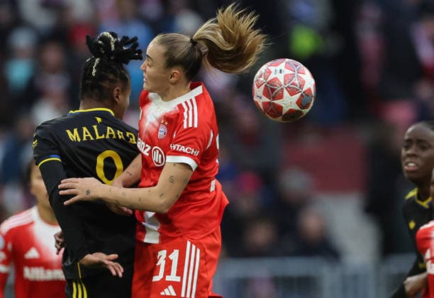 Melvine Malard - Stanway Georgia , FC Bayern München Manchester United, ManU Frauen , Viertelfinale , Women Champions League , Fußball , in den Allianz Arena Stadion , in München , Bayern , Deutschland. April 01 , 2026 . Photo by: Davide Elias IPA Photo Pressefoto DENL Copyright: xDavidexEliasx