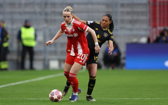 Kett Franziska - Jayde Riviere , FC Bayern München Manchester United, ManU Frauen , Viertelfinale , Women Champions League , Fußball , in den Allianz Arena Stadion , in München , Bayern , Deutschland. April 01 , 2026 . Photo by: Davide Elias IPA Photo Pressefoto DENL Copyright: xDavidexEliasx