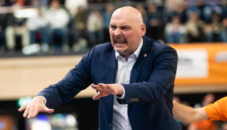1 4 2026, Basketball, Men, easy credit BBL, easy credit Bundesliga, BBL, Bundesliga, 27 Matchday, Rostock Seawolves Basketball Löwen Braunschweig Coach PrzemysÅaw Frasunkiewicz Rostock Seawolves Rostock Stadthalle Mecklenburg-Vorpommern Germany