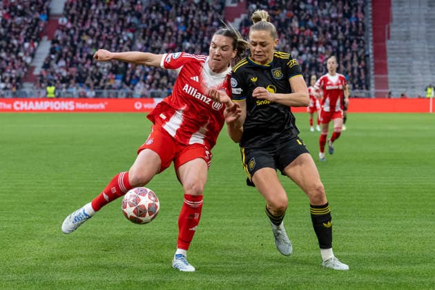 Fight for the ball duel between Vanessa Gilles FC Bayern Muenchen Women, 02 and Fridolina Rolfoe Manchester United WFC, 12 GER, FC Bayern Muenchen vs Manchester United W F C , Football, UEFA Womans Champions League, Quarter-final second leg, 2025 2026 season, 01 04 2026 GER, FC Bayern Muenchen vs Manchester United W F C , Football, UEFA Womans Champions League, Quarter-final second leg, 2025 2026 season, 01 04 2026 Muenchen Copyright: xEibner-Pressefoto HeikexFeinerx EP_HFR