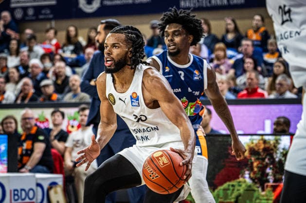 Rostock, Germany 01 April 2026 1 BBL 2025 2026 Rostock Seawolves vs Basketball Löwen Braunschweig In the picture Chip Flanigan LÖWEN Braunschweig with ball, Copyright: xFotostandx xVoelkerx