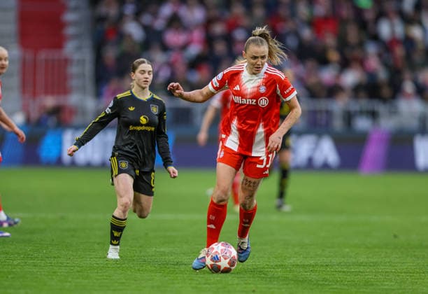 GER, Munich, Bayern Munich vs Manchester United, WomenÂs Champions League, Football, UEFA, Season 2025 2026, Allianz Arena, Quarter-final, Second leg in picture v l Jess Park Manchester United Women 8 , Georgia Stanway Bayern Munich 31 DFB DFL REGULATIONS PROHIBIT ANY USE OF PHOTOGRAPHS AS IMAGE SEQUENCES AND OR QUASI VIDEO, 01 04 2026 Copyright: HMBxMedia HendrikxHamelau