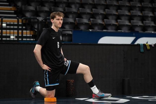 GER, Basketball, easy Credit BBL, EWE Baskets Oldenburg vs Veolia Towers Hamburg 01 04 2026, EWE Arena, Oldenburg, GER, easy Credit BBL, EWE Baskets Oldenburg vs Veolia Towers Hamburg, in the picture before the game warming up Janne MÜLLER MUELLER Veolia Towers Hamburg 6 nordphotoxgmbhx xRojahn nph00310