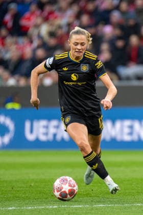 Fridolina Rolfö 12 Manchester in action at the UEFA Womens Champions League match FC Bayern Munich Manchester United on 01 04 2026 Munich Allianz Arena Bayern Germany