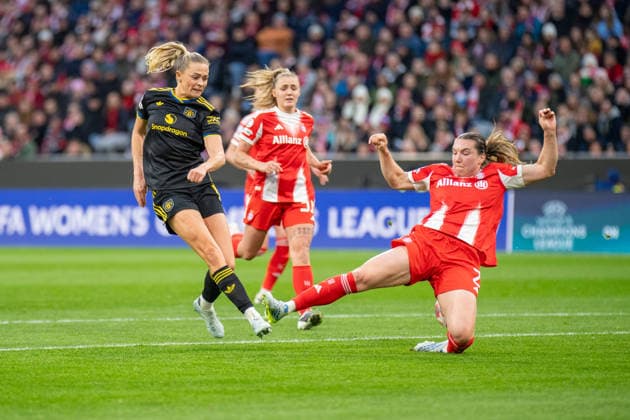 Fridolina Rolfö 12 Manchester and Vanessa Gilles 2 Bayern in action at the UEFA Womens Champions League match FC Bayern Munich Manchester United on 01 04 2026 Munich Allianz Arena Bayern Germany
