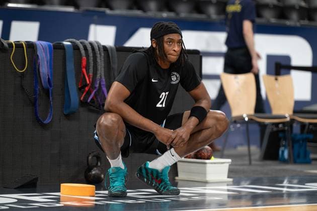 GER, Basketball, easy Credit BBL, EWE Baskets Oldenburg vs Veolia Towers Hamburg 01 04 2026, EWE Arena, Oldenburg, GER, easy Credit BBL, EWE Baskets Oldenburg vs Veolia Towers Hamburg, pictured before the game warming up Karl GAMBLE II Veolia Towers Hamburg 27 nordphotoxgmbhx xRojahn nph00310