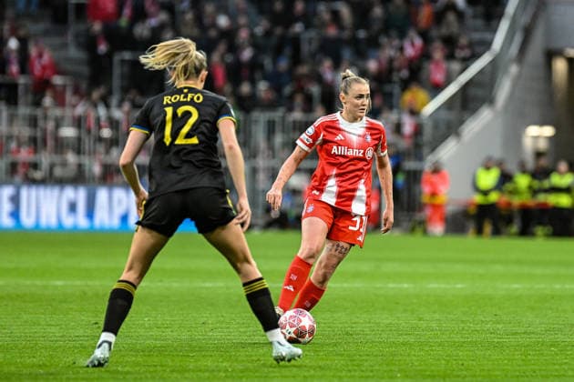 Soccer I Women I Season 2025 2026 I Champions League I Quarter-finals I FC Bayern Munich Manchester United I 01 04 2026 Fridolina Rolfö 12, Manchester United , Georgia Stanway 31, FC Bayern Munich Munich Allianz Arena Werner Heisenberg Allee 25 Bayern Germany Copyright: xLobeca InesxHähnelx