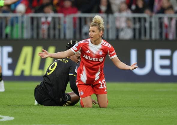 Stunned Bayerns 10 Linda DALLMANN womens football Muenchen Manchester womens soccer Champions League, FC Bayern Munich Manchester United, quarter-finals, 2025 2026 season, on 1 04 2026 in Munich, A L L I A N Z A R E N A, Germany Source Copyright Credit Oryk HAIST xFRAUENFUSSBALL-BAYERN-UNITEDx
