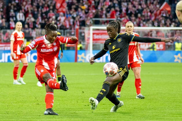 Bernadette Kakounan 15 FC Bayern Muenchen in duel with Simi Awujo 13 Manchester United Women , FC Bayern Women Manchester United, Football, Champions League quarter-final second leg, 01 04 2026 DFB regulations prohibit any use of photographs as image sequences and or quasi video Muenchen Bayern Germany Copyright: xkolbert-press UlrichxGamelx