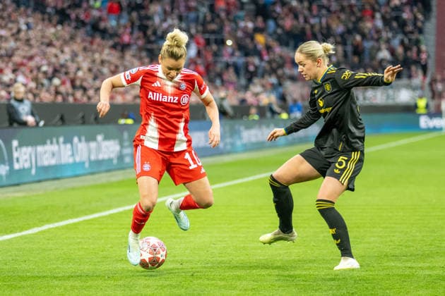 Linda Dallmann 10 FC Bayern Muenchen in duel with Hanna Lundkvist 5 Manchester United Women , FC Bayern Women Manchester United, Football, Champions League quarter-final second leg, 01 04 2026 DFB regulations prohibit any use of photographs as image sequences and or quasi video Muenchen Bayern Germany Copyright: xkolbert-press UlrichxGamelx