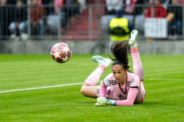 Phallon Tullis Joyce 91 Manchester United Women in Action, FC Bayern Women Manchester United, Football, Champions League quarterfinal second leg, 01 04 2026 DFB regulations prohibit any use of photographs as image sequences and or quasi video Muenchen Bayern Germany Copyright: xkolbert-press UlrichxGamelx