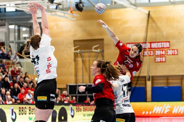 01 04 2026, GER, Handball, Women, Season 2025 2026, Alsco 1 Bl, 20 Matchday, Thueringer HC BSV Sachsen Zwickau Kelly de Abreu Rosa Thueringer HC,3 , Charlotte Kaehr BSV Sachsen Zwickau 99947 Bad Langensalza Salza Halle Sporthalle Mehrz Thüringen Germany