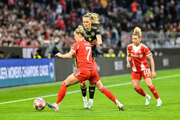 Soccer I Women I Season 2025 2026 I Champions League I Quarter-finals I FC Bayern Munich Manchester United I 01 04 2026 Giulia Gwinn 7, FC Bayern Munich vs Fridolina Rolfö 12, Manchester United Munich Allianz Arena Werner Heisenberg Allee 25 Bayern Germany Copyright: xLobeca InesxHähnelx