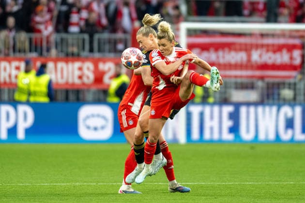 Linda Dallmann 10 FC Bayern Muenchen , FC Bayern Frauen Manchester United, Fußball, Champions League Viertelfinale Rueckspiel, 01 04 2026 DFB regulations prohibit any use of photographs as image sequences and or quasi video Muenchen Bayern Deutschland Copyright: xkolbert-press UlrichxGamelx