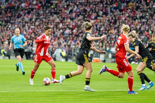 Momoko Tanikawa 18 FC Bayern Muenchen , FC Bayern Women Manchester United, Football, Champions League quarter-final second leg, 01 04 2026 DFB regulations prohibit any use of photographs as image sequences and or quasi video Muenchen Bayern Germany Copyright: xkolbert-press UlrichxGamelx