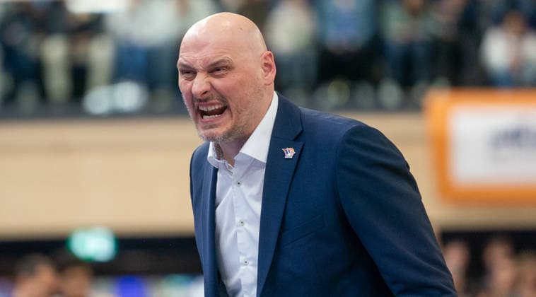 1 4 2026, Basketball, Men, easy credit BBL, easy credit Bundesliga, BBL, Bundesliga, 27 Matchday, Rostock Seawolves Basketball Löwen Braunschweig Coach PrzemysÅaw Frasunkiewicz Rostock Seawolves Rostock Stadthalle Mecklenburg-Vorpommern Germany