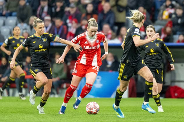 Julia Zigiotti Olme 18Julia Zigiotti Olme in duel with Franziska Kett 20 FC Bayern Muenchen , FC Bayern Women Manchester United, Football, Champions League quarter-final second leg, 01 04 2026 DFB regulations prohibit any use of photographs as image sequences and or quasi video Muenchen Bayern Germany Copyright: xkolbert-press UlrichxGamelx