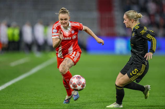 GER, Munich, Bayern Munich vs Manchester United, WomenÂs Champions League, Football, UEFA, Season 2025 2026, Allianz Arena, Quarter-final, Second leg in picture f l Georgia Stanway Bayern Munich 31 , Hanna Lundkvist Manchester United Women 5 , Duel DFB DFL REGULATIONS PROHIBIT ANY USE OF PHOTOGRAPHS AS IMAGE SEQUENCES AND OR QUASI VIDEO, 01 04 2026 Copyright: HMBxMedia HendrikxHamelau