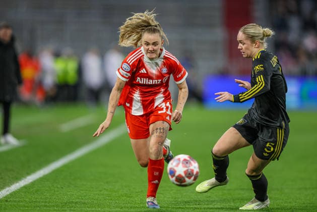GER, Munich, Bayern Munich vs Manchester United, WomenÂs Champions League, Football, UEFA, Season 2025 2026, Allianz Arena, Quarter-final, Second leg in picture f l Georgia Stanway Bayern Munich 31 , Hanna Lundkvist Manchester United Women 5 , Duel DFB DFL REGULATIONS PROHIBIT ANY USE OF PHOTOGRAPHS AS IMAGE SEQUENCES AND OR QUASI VIDEO, 01 04 2026 Copyright: HMBxMedia HendrikxHamelau