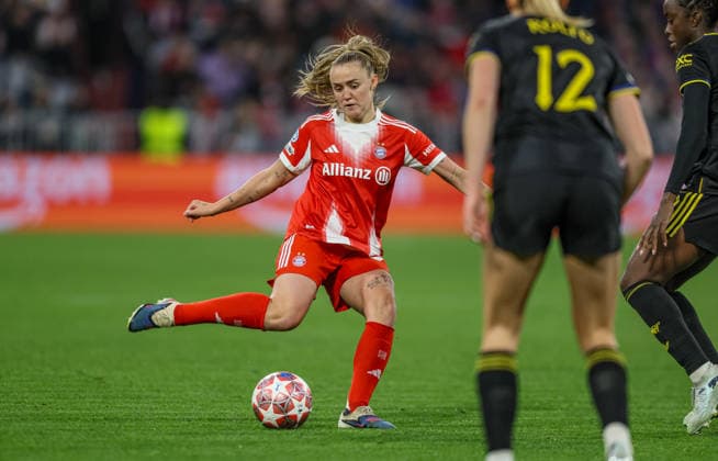 GER, Munich, Bayern Munich vs Manchester United, WomenÂs Champions League, Football, UEFA, Season 2025 2026, Allianz Arena, Quarterfinal, Second leg in picture Georgia Stanway Bayern Munich 31 DFB DFL REGULATIONS PROHIBIT ANY USE OF PHOTOGRAPHS AS IMAGE SEQUENCES AND OR QUASI VIDEO, 01 04 2026 Copyright: HMBxMedia HendrikxHamelau