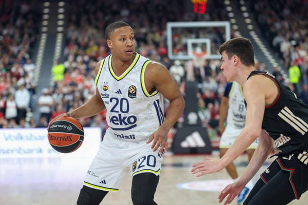 Devon Hall Fenerbahce Beko Istanbul, 20 with Nenad Dimitrijevic FC Bayern Basketball, 00 , GER, FC Bayern Basketball vs Fenerbahce Beko Istanbul, Basketball, Euroleague, 35 Matchday, Season 2025 2026, 01 04 2026, GER, FC Bayern Basketball vs Fenerbahce Beko Istanbul, Basketball, Euroleague, 35 Matchday, Season 2025 2026, 01 04 2026 Munich Copyright: xEibner-Pressefoto JennixMaulx EP_JML