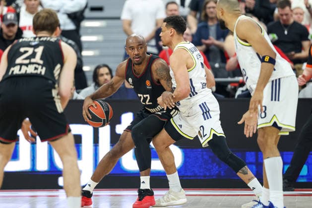 Isiaha Mike FC Bayern Basketball, 22 with Wade Baldwin Fenerbahce Beko Istanbul, 02 , GER, FC Bayern Basketball vs Fenerbahce Beko Istanbul, Basketball, Euroleague, 35 Matchday, Season 2025 2026, 01 04 2026, GER, FC Bayern Basketball vs Fenerbahce Beko Istanbul, Basketball, Euroleague, 35 Matchday, Season 2025 2026, 01 04 2026 Munich Copyright: xEibner-Pressefoto JennixMaulx EP_JML