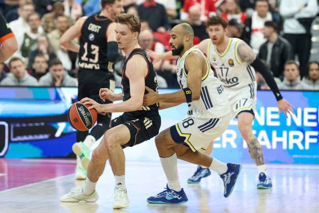 Justuz Hollatz FC Bayern Basketball, 21 with Talen Horton Tucker Fenerbahce Beko Istanbul, 08 , GER, FC Bayern Basketball vs Fenerbahce Beko Istanbul, Basketball, Euroleague, 35 Matchday, Season 2025 2026, 01 04 2026, GER, FC Bayern Basketball vs Fenerbahce Beko Istanbul, Basketball, Euroleague, 35 Matchday, Season 2025 2026, 01 04 2026 Munich Copyright: xEibner-Pressefoto JennixMaulx EP_JML